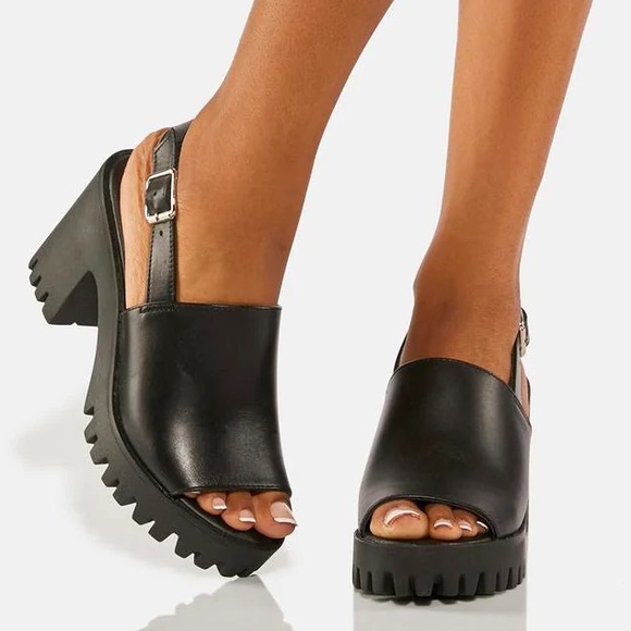 Steve Madden Shoes - steve madden sandals 🖤